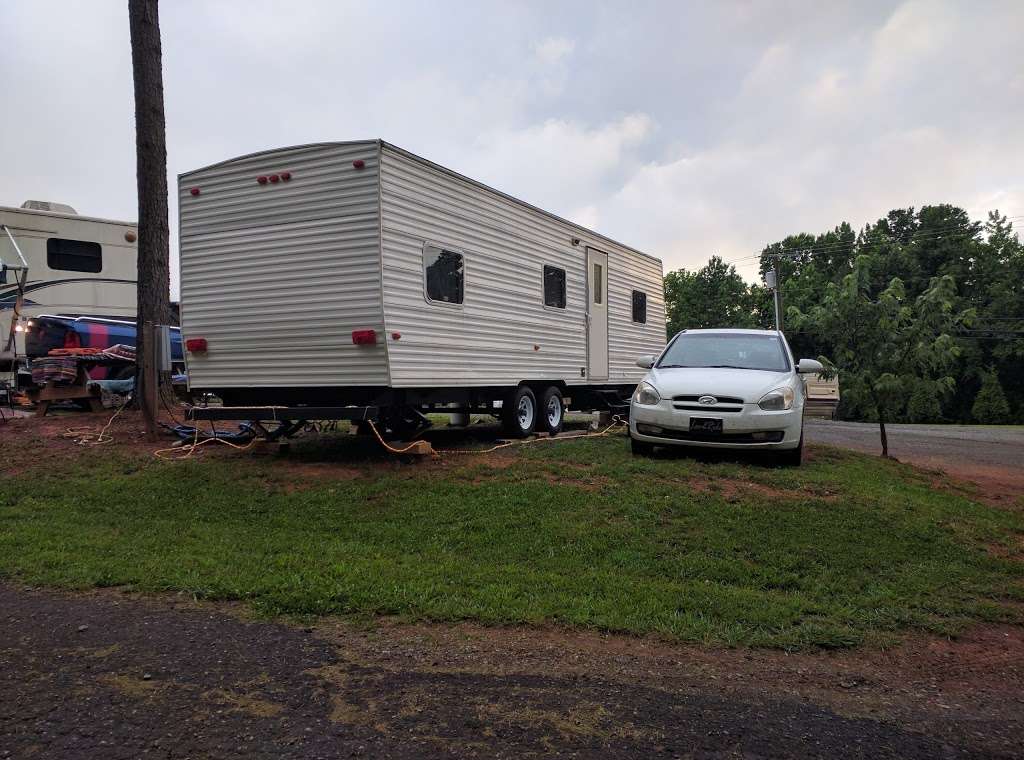 Hounds Drive-In Theatre | 114 Raven Cir, Kings Mountain, NC 28086, USA | Phone: (704) 739-4424