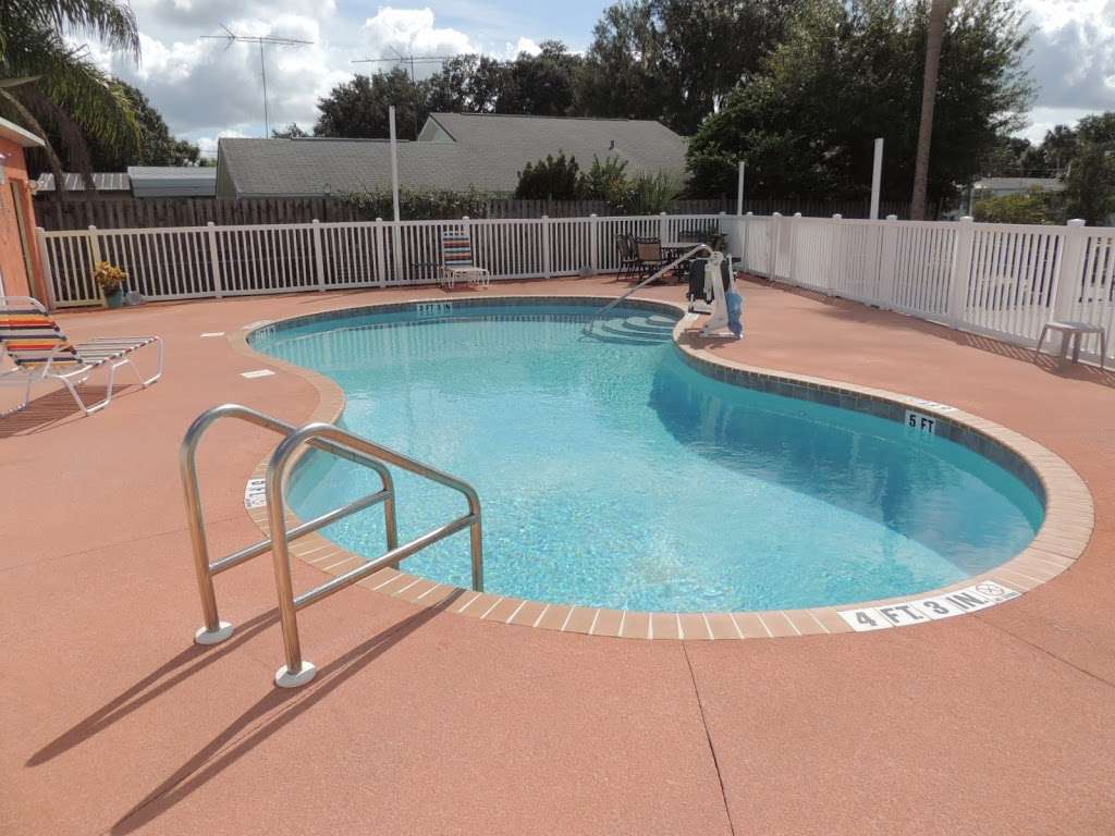 The Harbor Waterfront Resort | 10511 Monroe Ct, Lake Wales, FL 33898 | Phone: (863) 696-1194