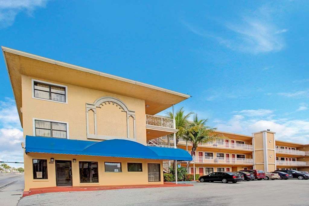 Travelodge by Wyndham Fort Lauderdale | 1251 E Sunrise Blvd, Fort Lauderdale, FL 33304, USA | Phone: (954) 763-6601