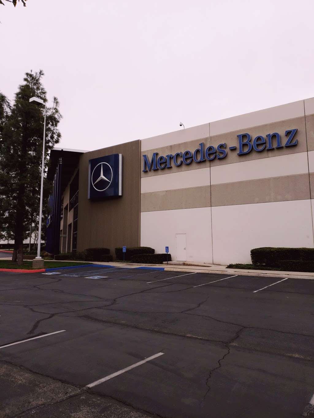 Mercedes-Benz USA LLC | 14613 Bar Harbor Rd, Fontana, CA 92336, USA | Phone: (909) 428-4000