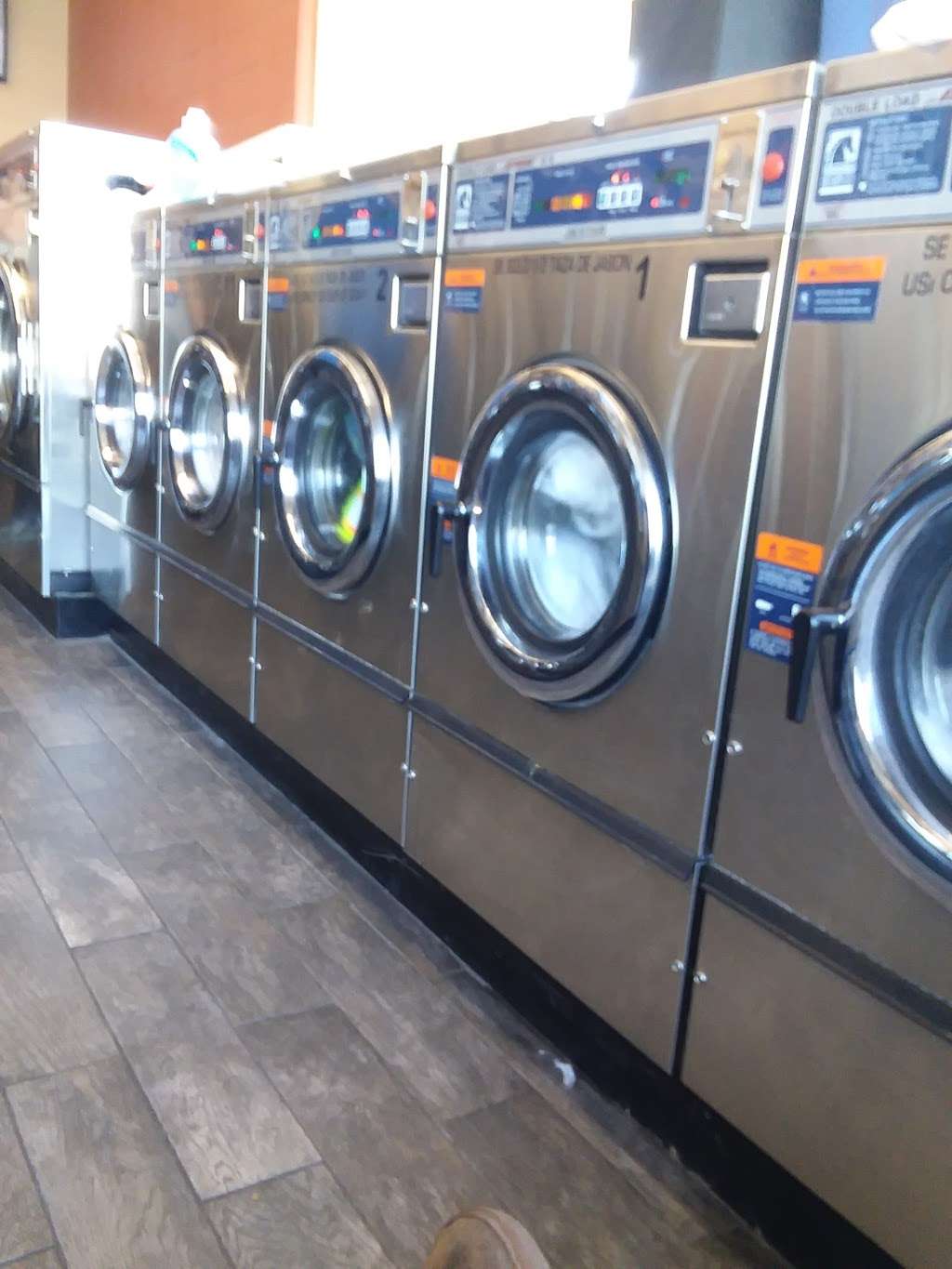 Paradise Laundromat | 982 Lincoln Ave, Napa, CA 94558, USA | Phone: (707) 266-1434