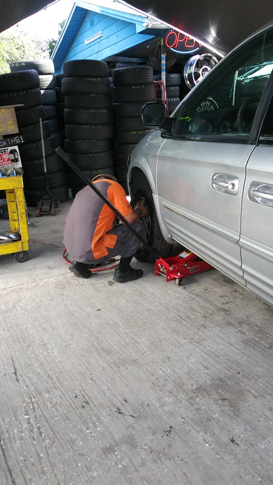 Edwins ALPHA & OMEGA TIRE CENTER | 11502 E 92nd Hwy, Seffner, FL 33584, USA | Phone: (813) 531-4043