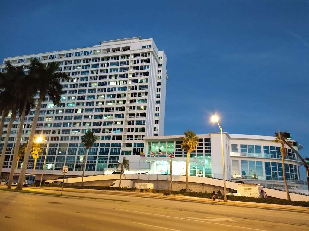 Collins Apartments | 5445 Collins Ave, Miami, FL 33140, USA