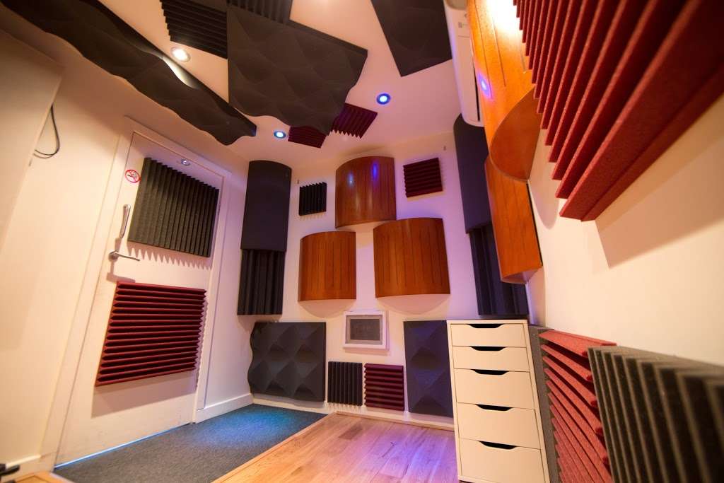 A-Tonal Recording Studio | 6 Lansdowne Rd, Stanmore HA7 2SA, UK | Phone: 07984 420400