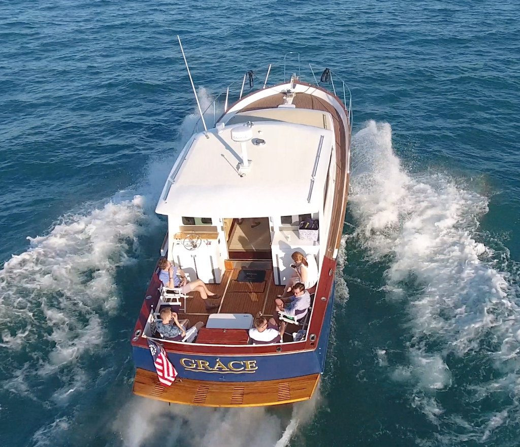 Chicago Classic Boat Charters | 2 W Belmont Harbor Dr, Chicago, IL 60657, USA | Phone: (773) 831-5445