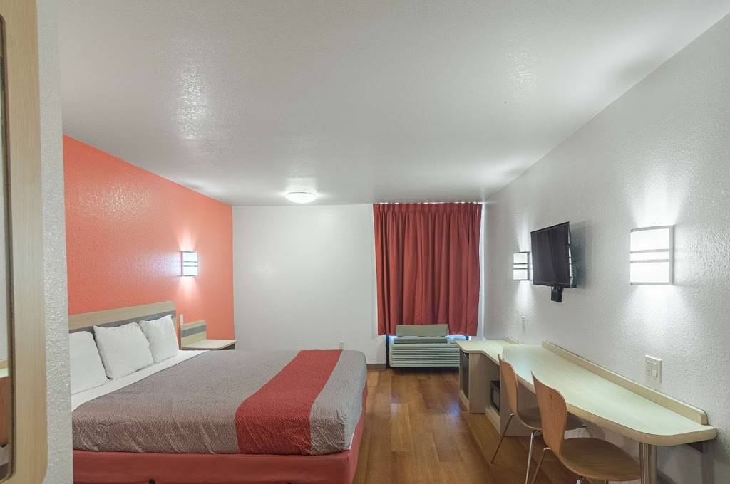 Motel 6 Oklahoma City, OK - South | 1337 SE 44th St, Oklahoma City, OK 73129, USA | Phone: (405) 601-3977