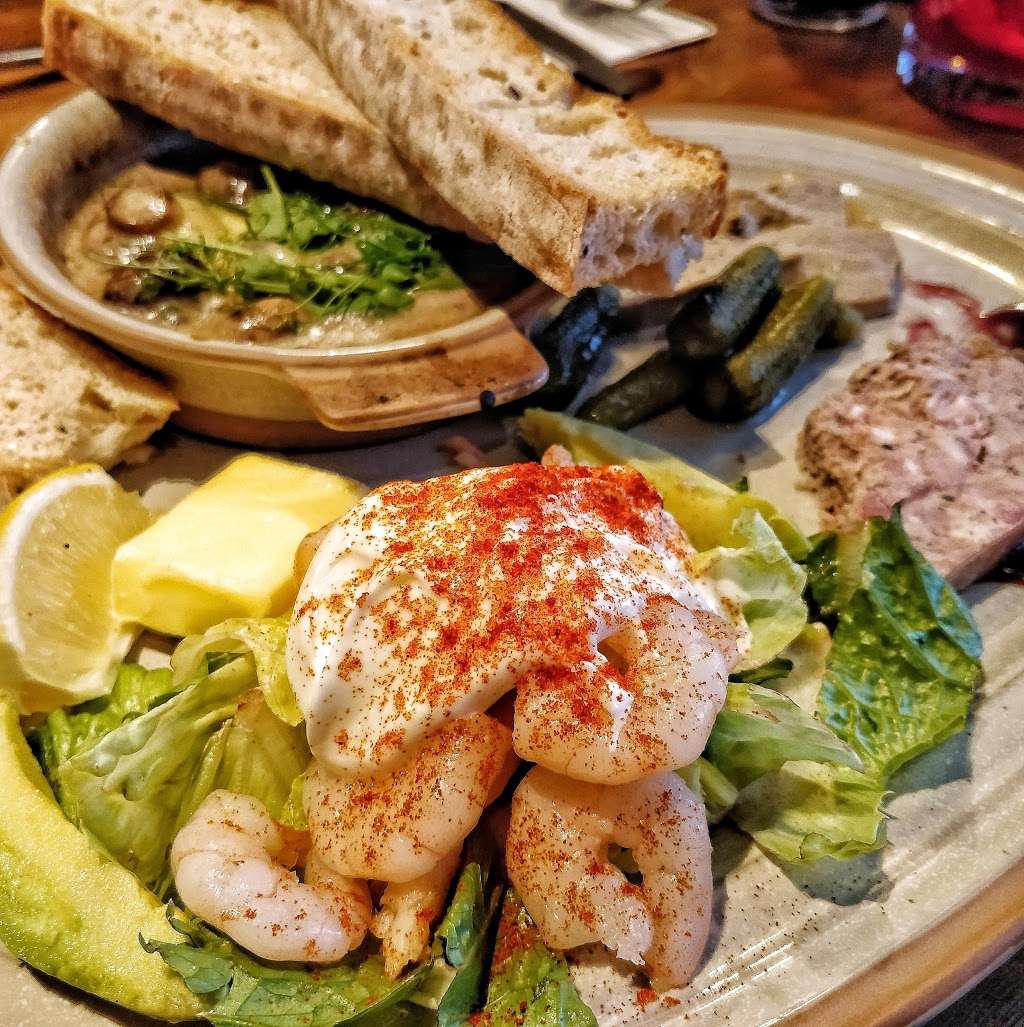 The Shy Horse | 423 Leatherhead Rd, Chessington KT9 2NQ, UK | Phone: 01372 738051