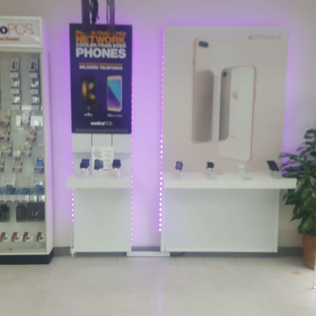 Metro by T-Mobile | 5326 W Washington St, Indianapolis, IN 46241, USA | Phone: (317) 280-7610