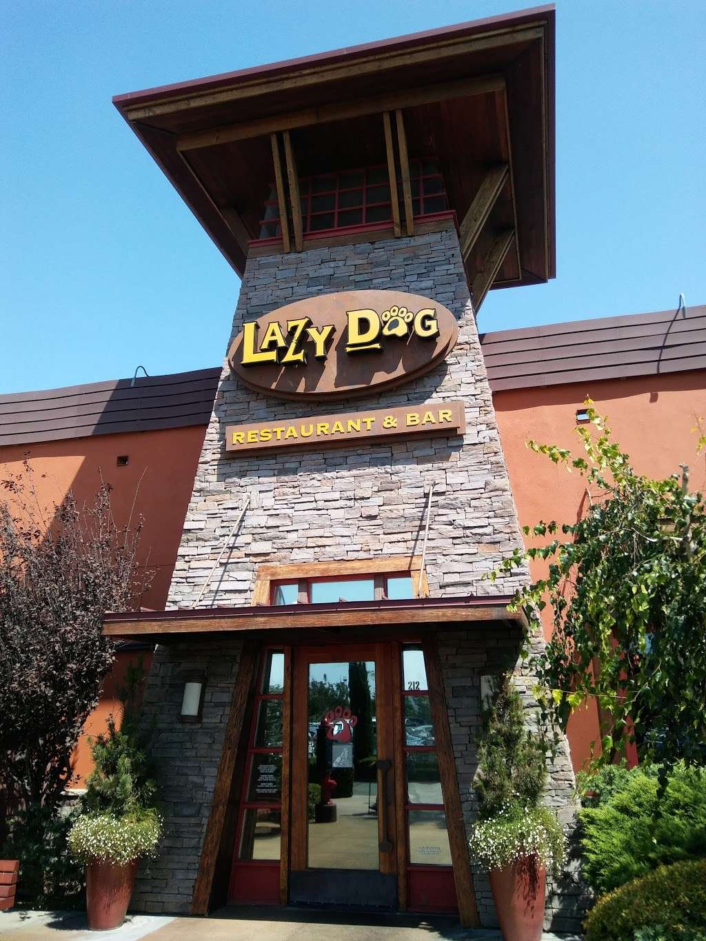 Lazy Dog Restaurant & Bar | 1623 W Katella Ave, Orange, CA 92867, USA | Phone: (714) 769-7020