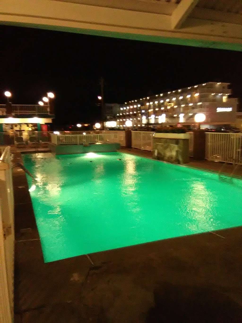 Ocean Holiday Motor Inn | 6501 Ocean Ave, Wildwood Crest, NJ 08260, USA | Phone: (609) 729-2900