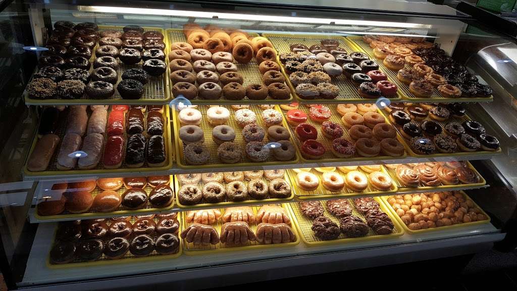 Fresh Donuts | 1188 E State St a, Geneva, IL 60134, USA | Phone: (630) 208-0286