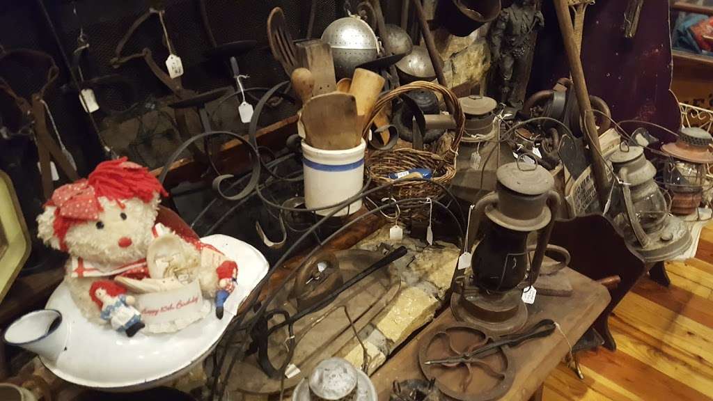 Log Cabin Antiques | 38001 E Boswell Rd, Lone Jack, MO 64070, USA | Phone: (816) 697-3881