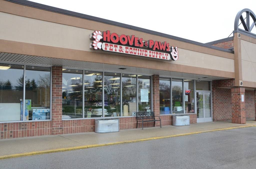 Hooves & Paws Pet & Equine Supply | 1085 Summit Ave, Oconomowoc, WI 53066, USA | Phone: (262) 567-5653