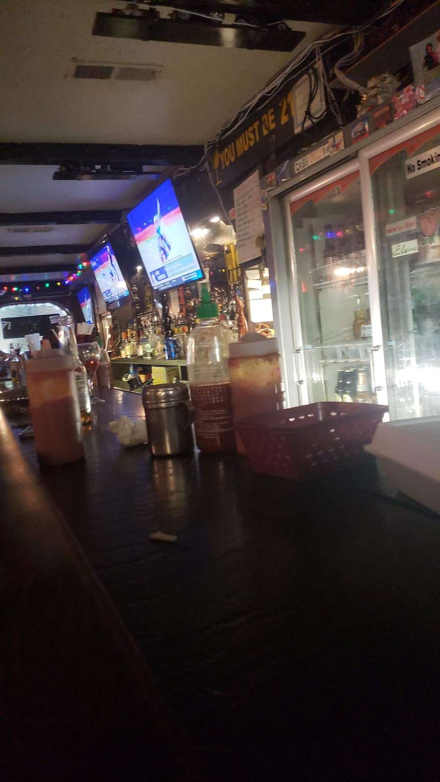 Roses Tavern | 7365 Elmwood Ave, Philadelphia, PA 19153, USA | Phone: (215) 492-7167