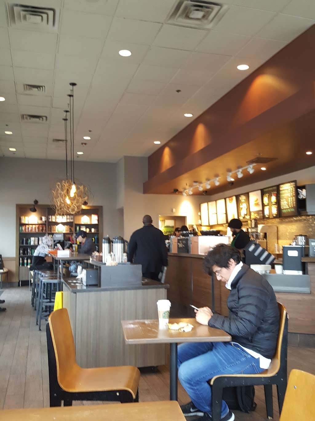 Starbucks | 457 River Rd, Edgewater, NJ 07020, USA | Phone: (201) 945-5343