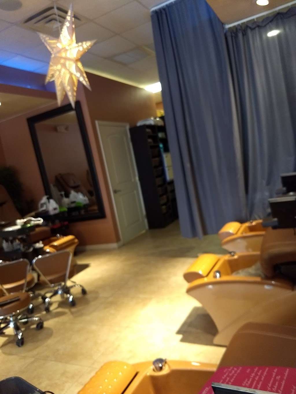 Glossy Hair & Nails Spa | 24174 US-27, Lake Wales, FL 33859, USA | Phone: (863) 679-8889