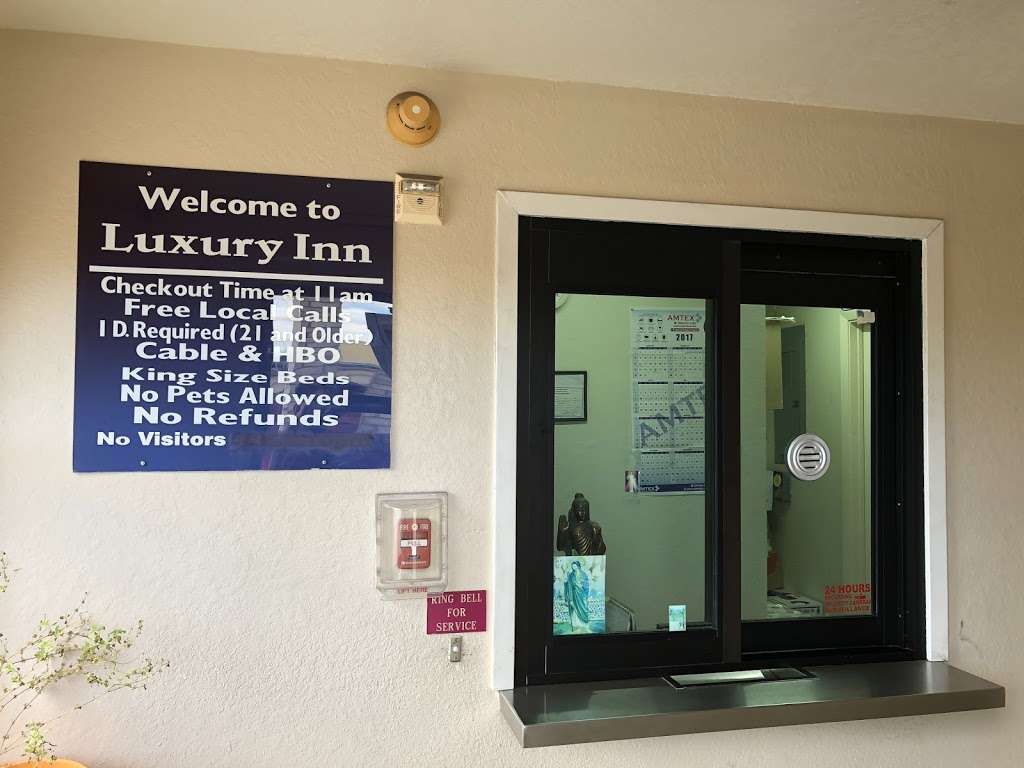 Luxury inn | 5909, 1404 Culebra Rd, San Antonio, TX 78201, USA | Phone: (210) 732-8275