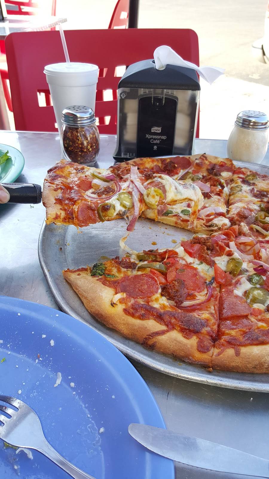 Hanks Pizza | 442 W Manchester Ave, Playa Del Rey, CA 90293, USA | Phone: (424) 228-5251