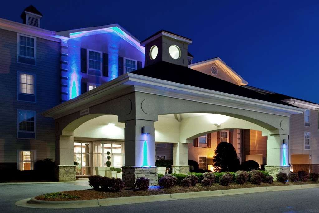 Holiday Inn Express & Suites Conover (Hickory Area) | 104 10th St NW, Conover, NC 28613, USA | Phone: (828) 465-7070