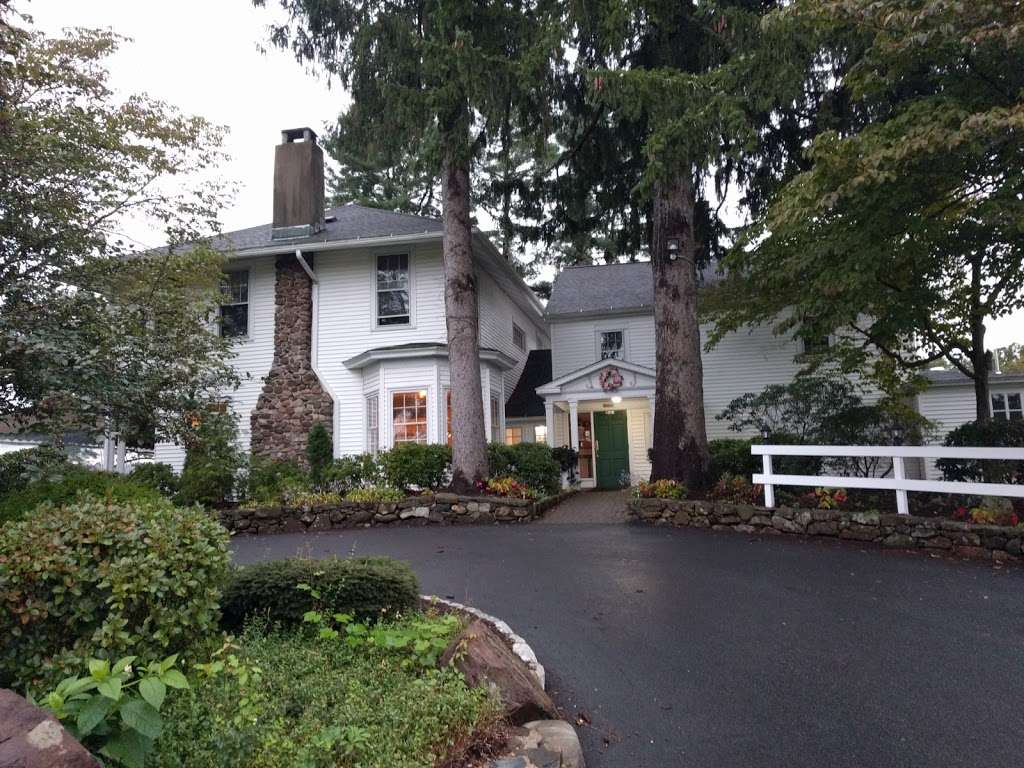 J&J Country Tavern | 137 E Hill Rd, Southbury, CT 06488, USA | Phone: (203) 586-1218