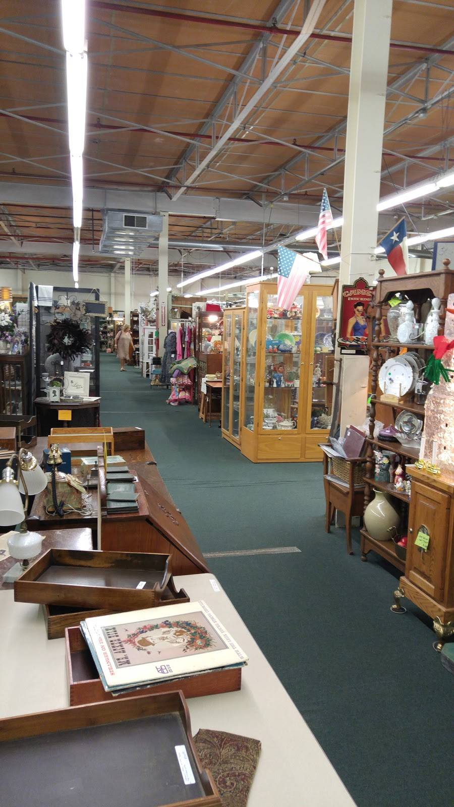 Montgomery Street Antique Mall | 2601 Montgomery St, Fort Worth, TX 76107, USA | Phone: (817) 735-9685