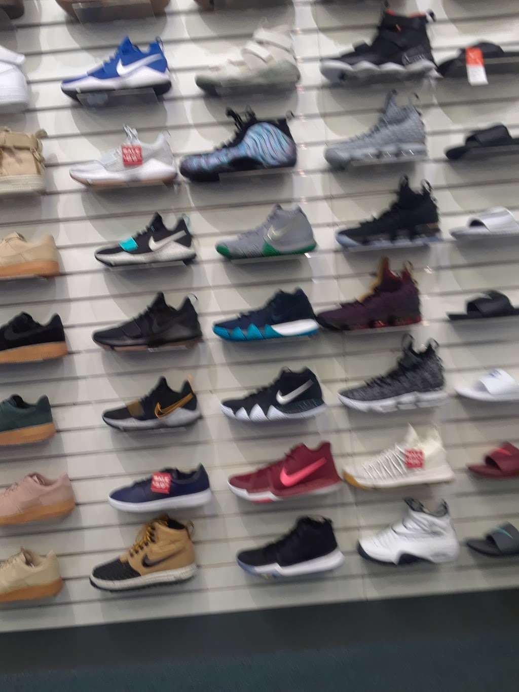 Foot Locker | 3921 Broadway Blvd Suite B, Garland, TX 75043 | Phone: (972) 271-1880