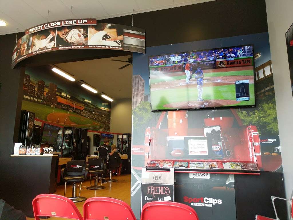 Sport Clips Haircuts of Yorkville | 735 Erica Ln, Yorkville, IL 60560, USA | Phone: (630) 553-2801