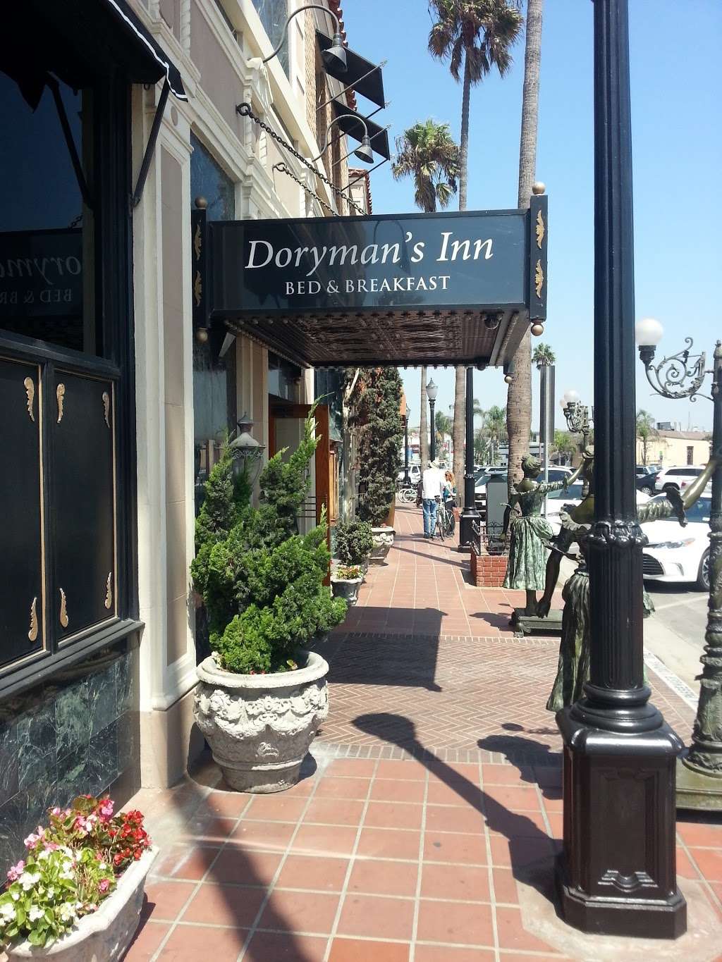 Dorymans Inn | 2102 W Oceanfront, Newport Beach, CA 92663 | Phone: (949) 675-7300