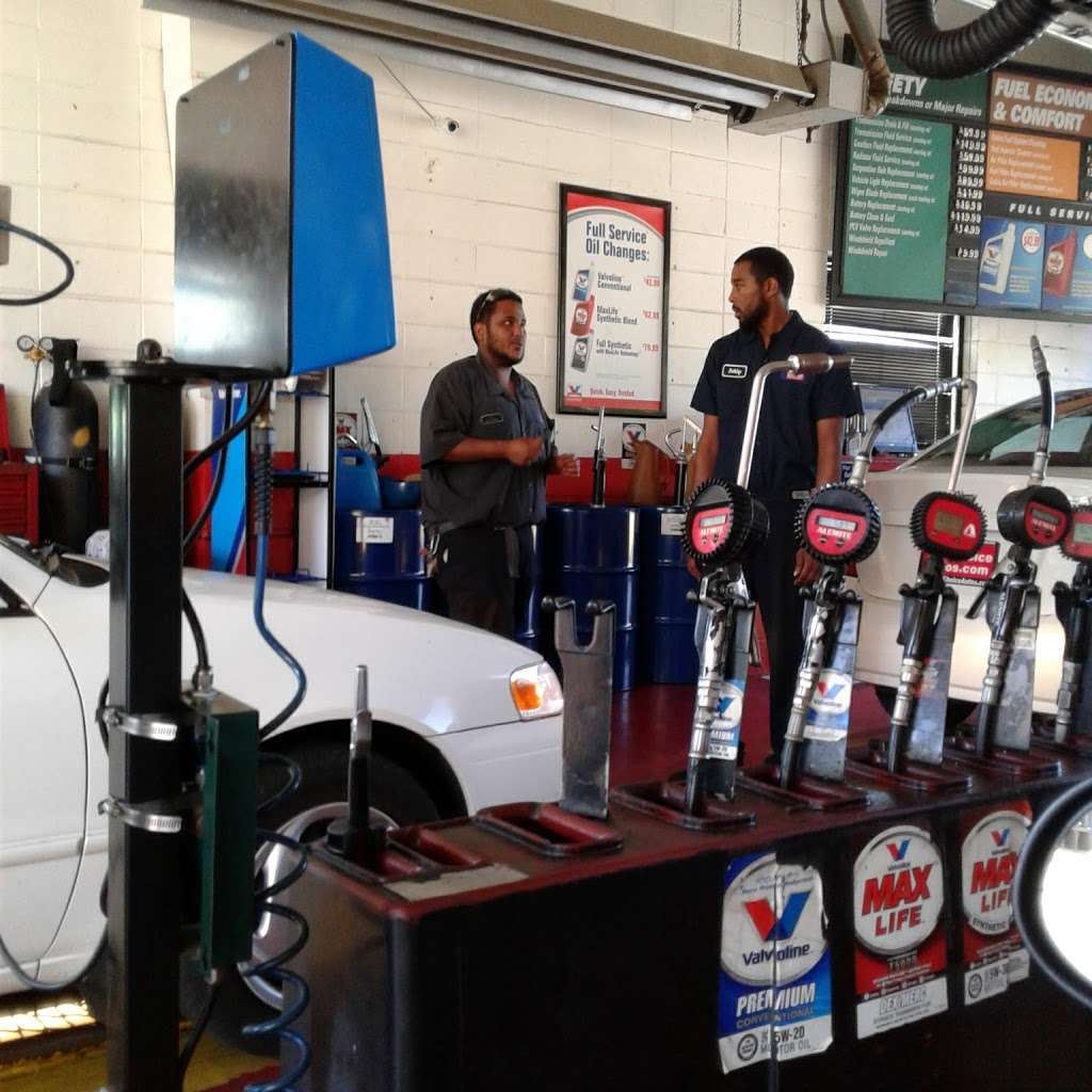 Valvoline Instant Oil Change | 112 S 68th St, Milwaukee, WI 53214, USA | Phone: (414) 258-0777