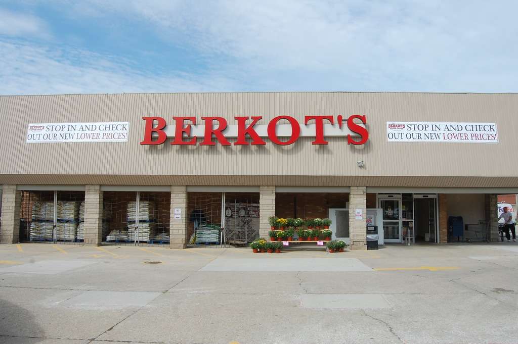 Berkots Super Foods | 317 W Waupansie St, Dwight, IL 60420, USA | Phone: (815) 584-2492