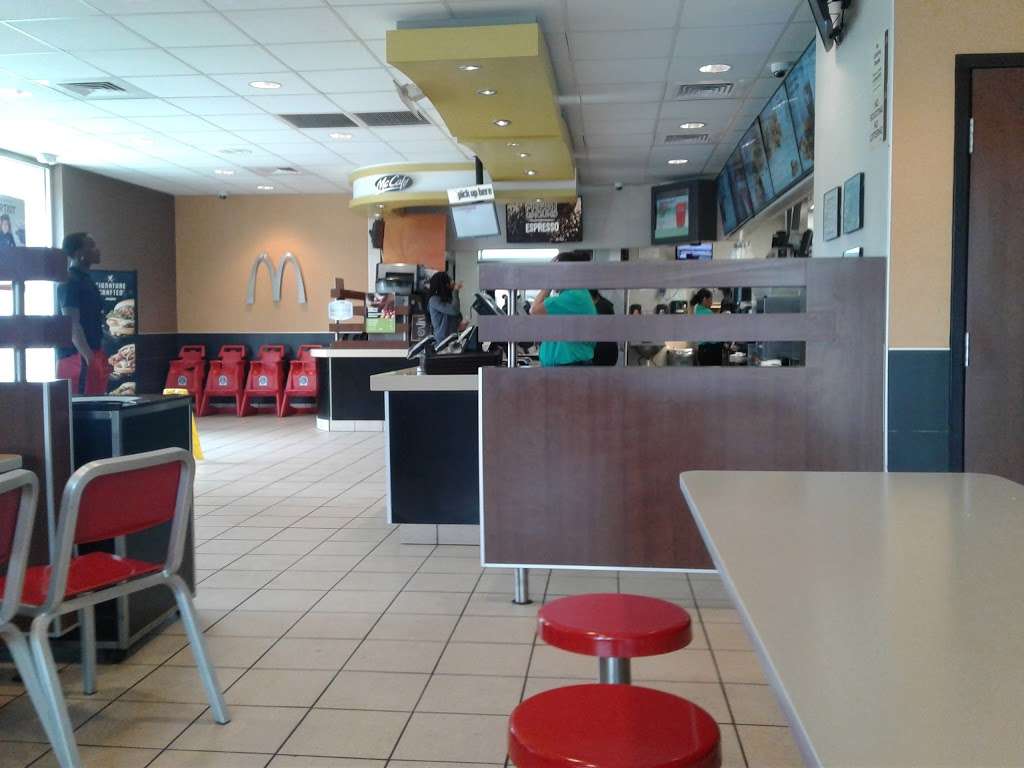 McDonalds | 7007 W Wheatland Rd, Dallas, TX 75249, USA | Phone: (972) 298-9266