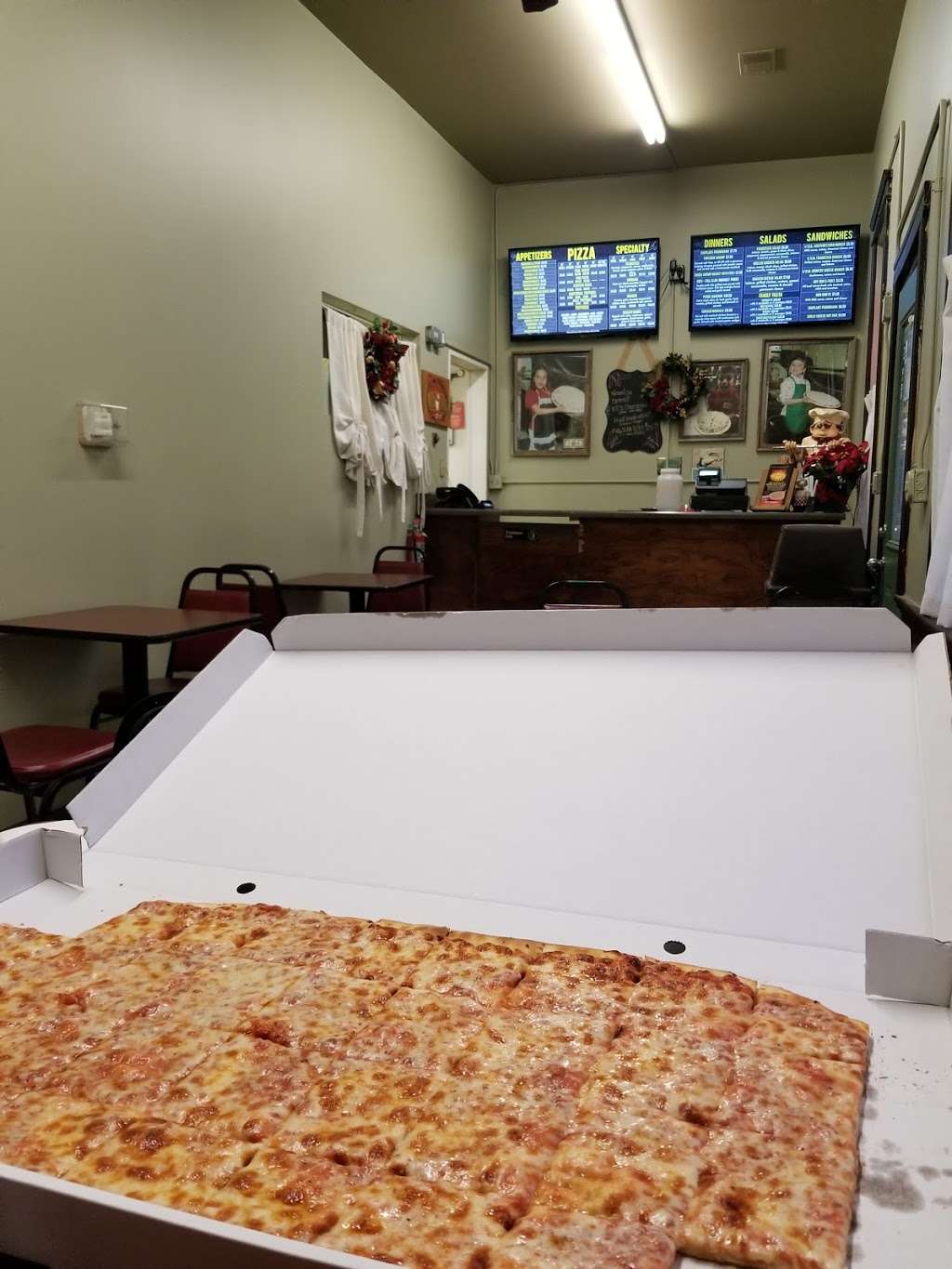 Francesca Pizza | 3653 E 2631st Rd, Sheridan, IL 60551 | Phone: (815) 496-9600