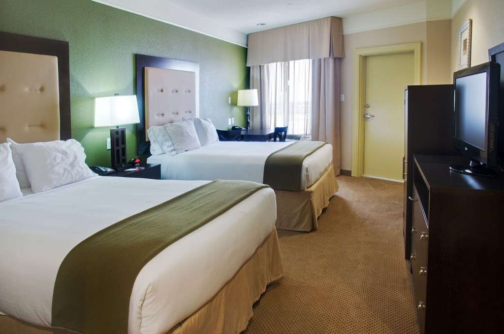 Holiday Inn Express & Suites Galveston West-Seawall | 8628 Seawall Blvd, Galveston, TX 77554, USA | Phone: (409) 740-7900
