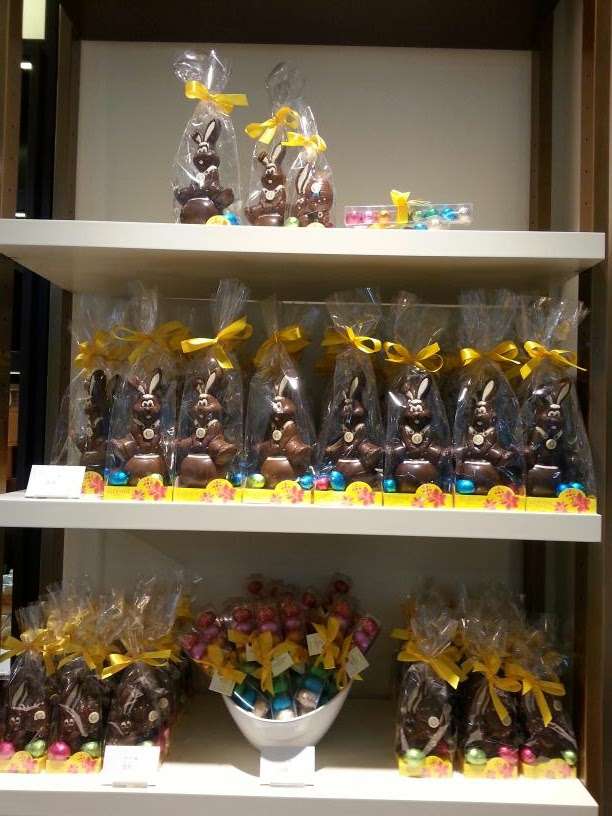 Godiva Chocolates | 37b, St Pancras International Station, Euston Rd, Kings Cross, London N1C 4QP, UK | Phone: 020 7837 9850