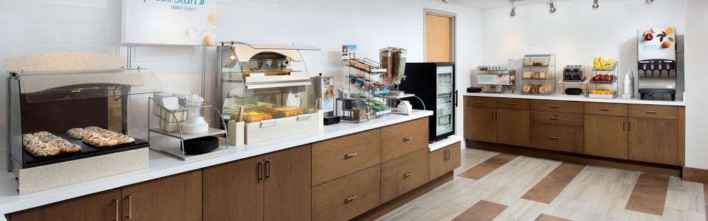 Holiday Inn Express Andover North-Lawrence | 224 Winthrop Ave, Lawrence, MA 01843, USA | Phone: (978) 975-4050