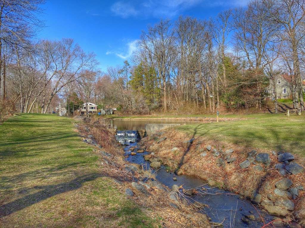Gunther Pond Park | 50 Pondview Ave, Trumbull, CT 06611, USA | Phone: (203) 452-5060