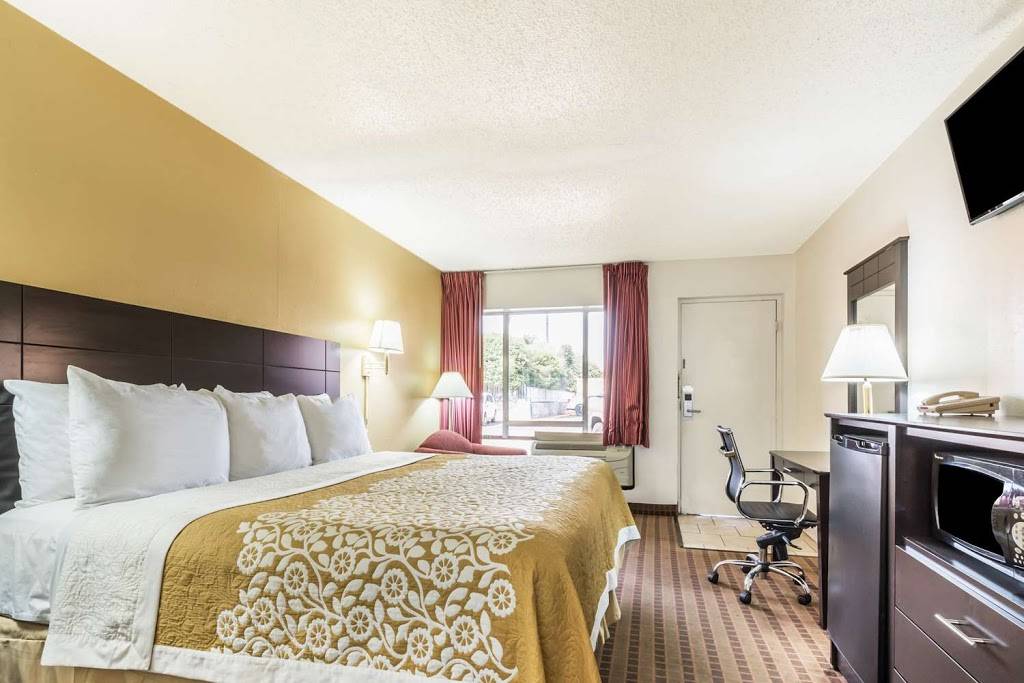 Days Inn by Wyndham South Fort Worth | 4213 South Fwy, Fort Worth, TX 76115, USA | Phone: (817) 923-1987