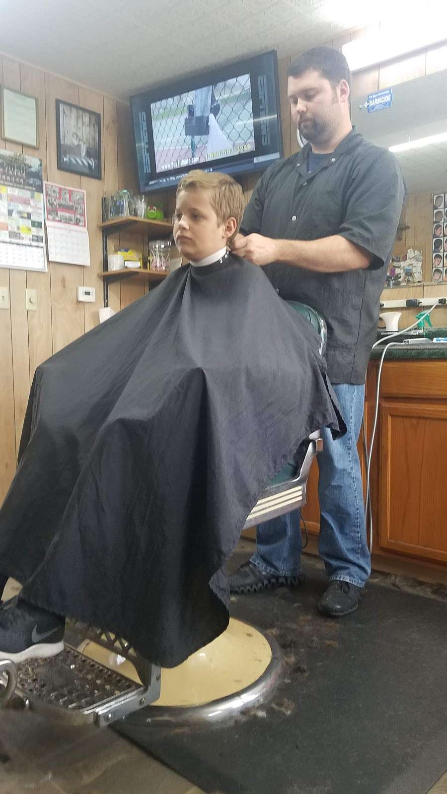 The Rusty Razor Barbershop | 408 Illinois St, Walkerton, IN 46574, USA | Phone: (574) 274-6363