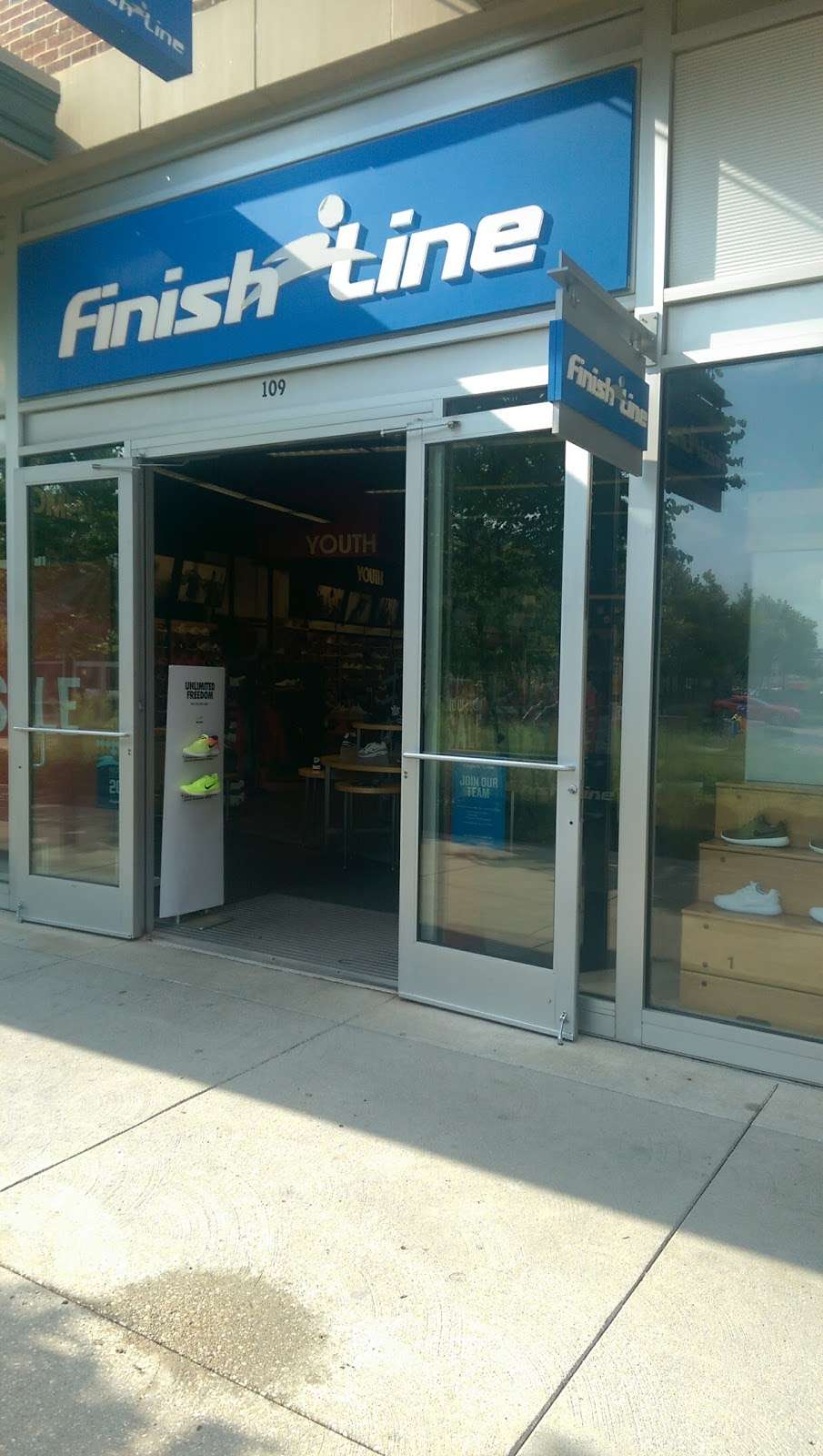 Finish Line | 1837 Village West Pkwy, Kansas City, KS 66111, USA | Phone: (913) 328-1044