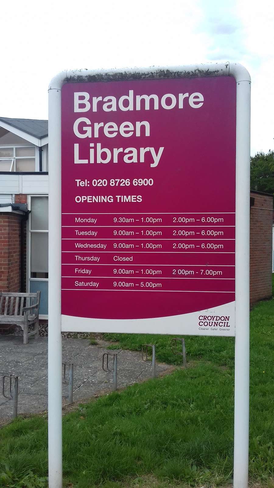 Bradmore Green Library | Bradmore Way, Coulsdon CR5 1PE, UK | Phone: 020 8726 6900