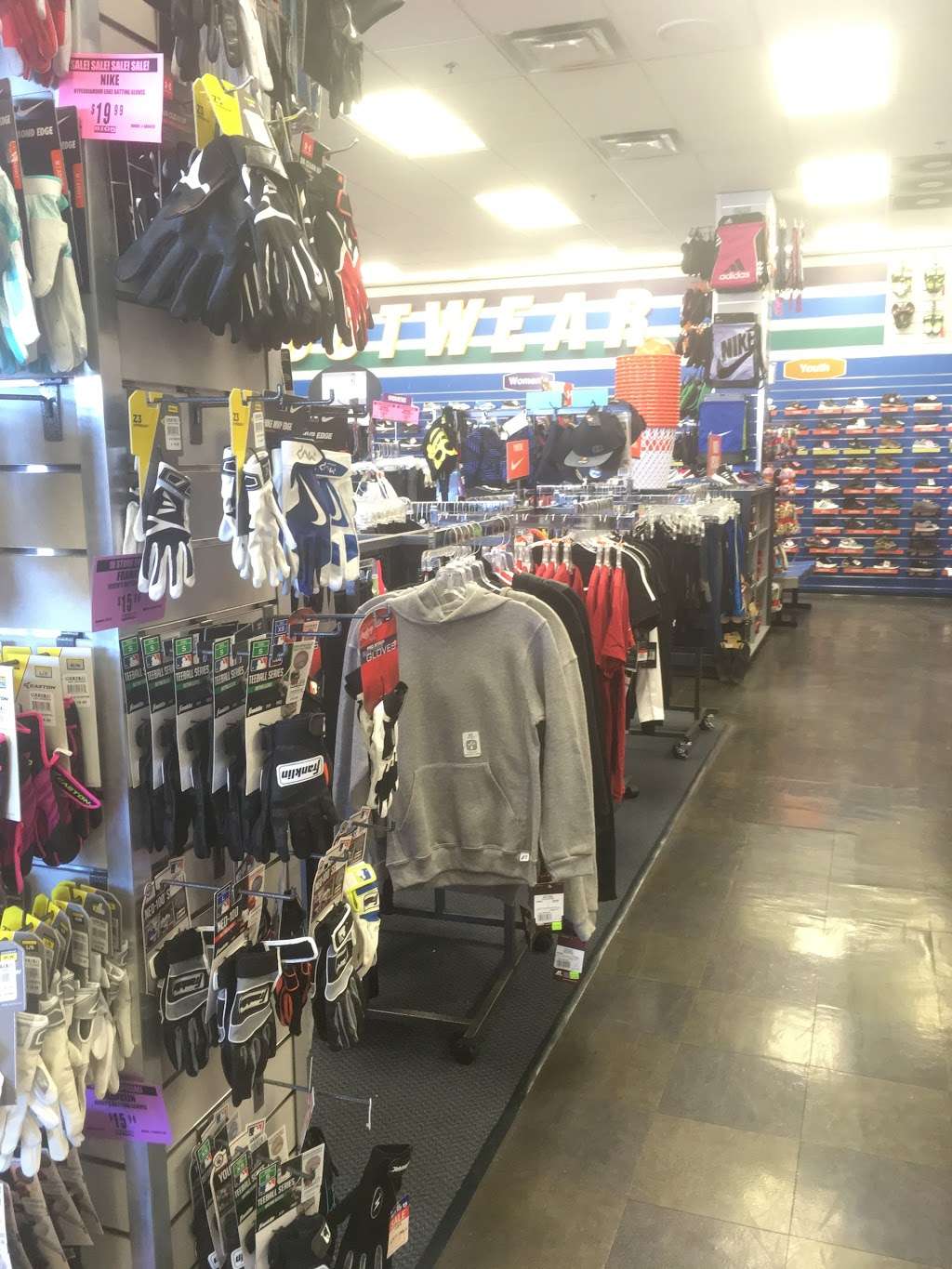 Big 5 Sporting Goods | 10202 N Metro Pkwy W, Phoenix, AZ 85051, USA | Phone: (602) 674-3189