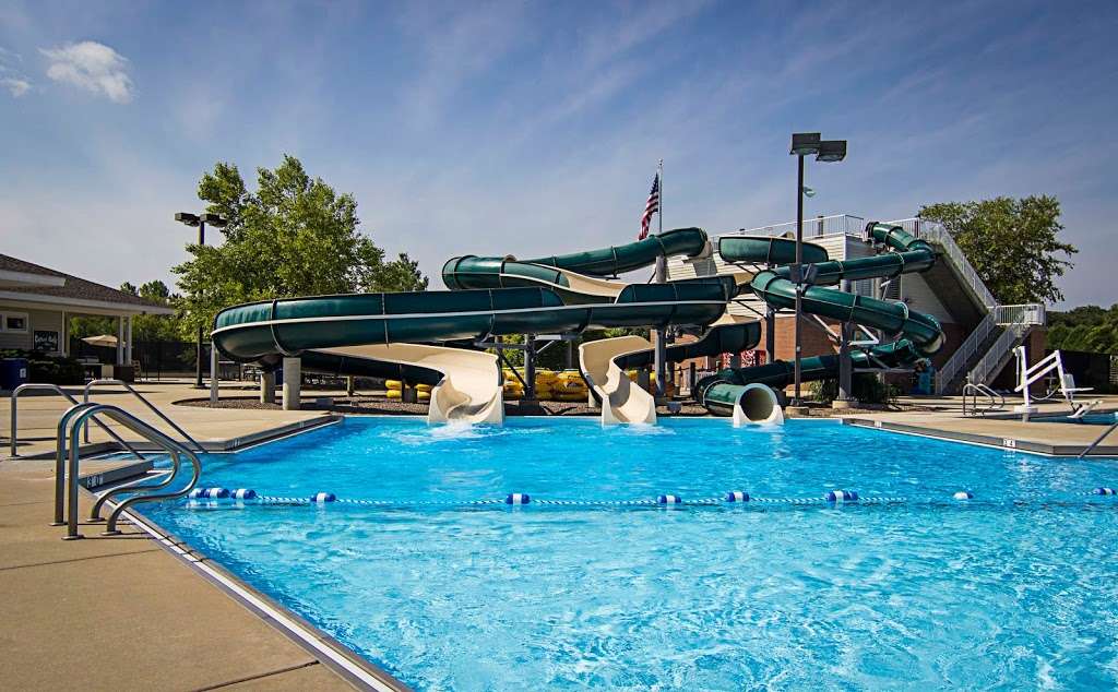 Hunt Club Aquatic Center-Gurnee Park District | 900 Hunt Club Rd, Gurnee, IL 60031, USA | Phone: (847) 599-3780