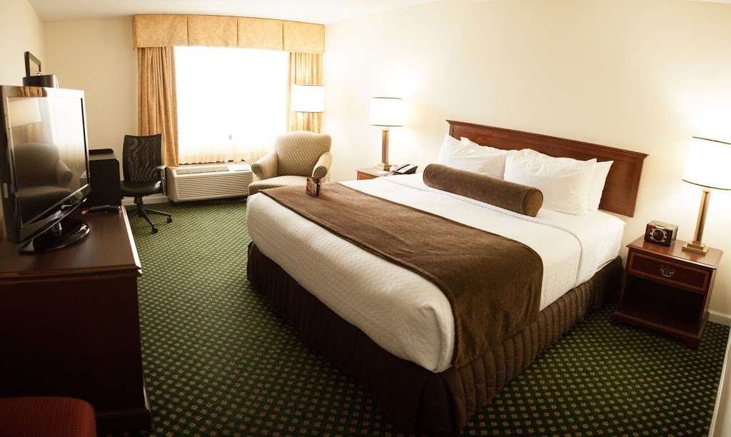 Crowne Plaza Hickory | 1385 Lenoir Rhyne Blvd SE, Hickory, NC 28602, USA | Phone: (828) 323-1000