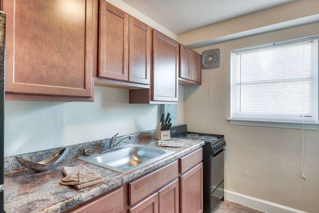 Maplewood Apartments | 956 Argonne Dr, Baltimore, MD 21218, USA | Phone: (410) 323-5775