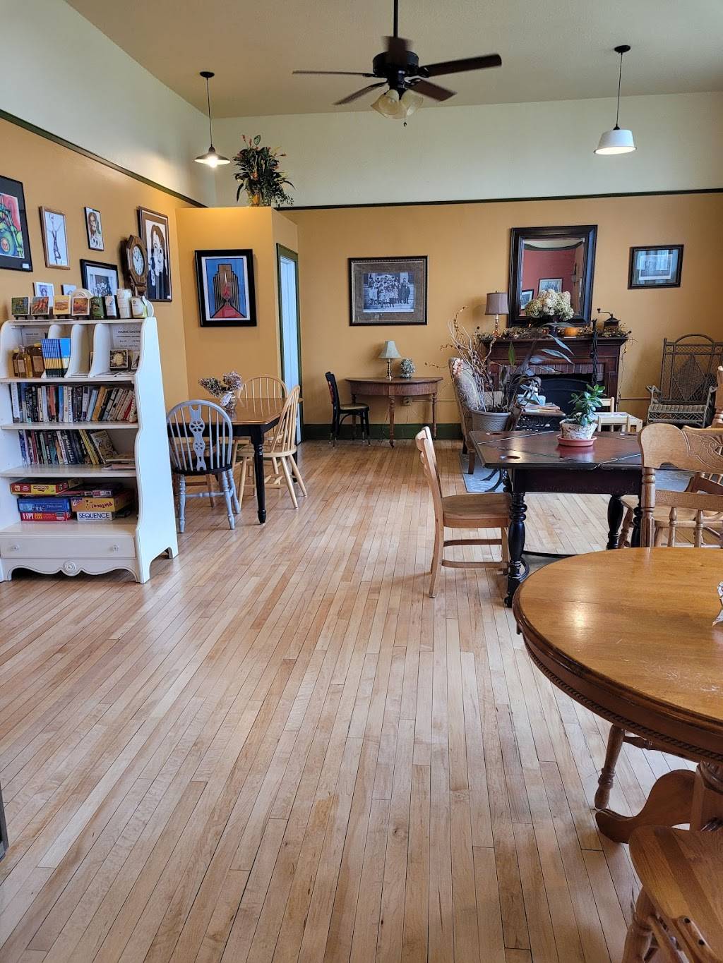 Hillside Coffee House | 237 E Ryan Rd, Oak Creek, WI 53154, USA | Phone: (414) 304-5559