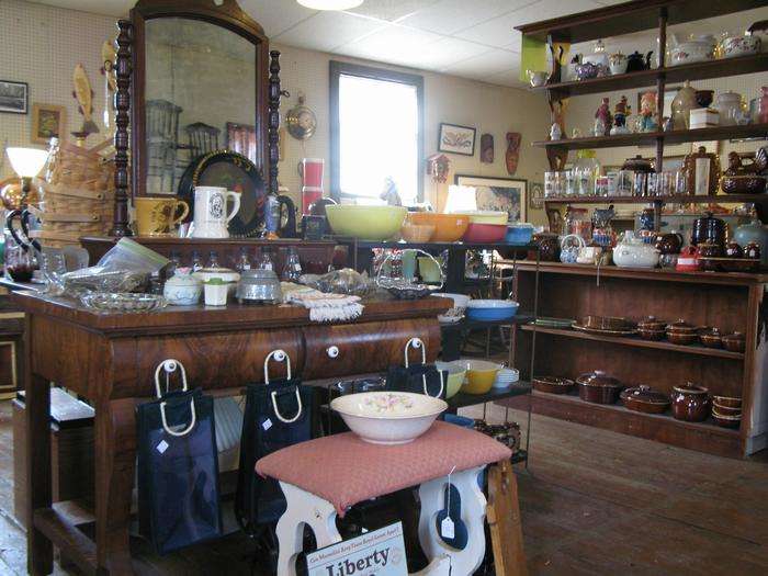 Robeson Antiques, Books, & Collectibles | 3720 Maryland Ave, Ellicott City, MD 21043, USA | Phone: (410) 220-8722