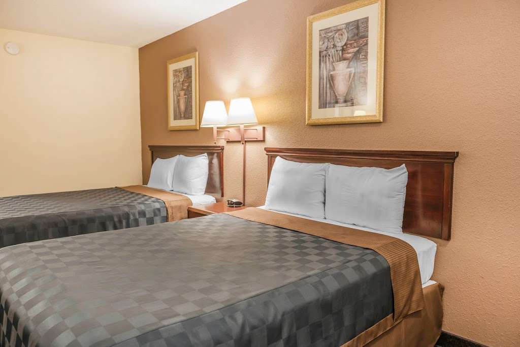 Econo Lodge | 1010 N Main St, Cloverdale, IN 46120, USA | Phone: (765) 795-6900