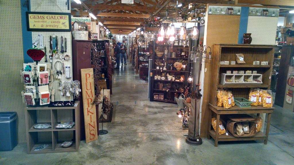 Gilleys Antique & Decorator Mall | 5789 US-40, Plainfield, IN 46168 | Phone: (317) 839-8779