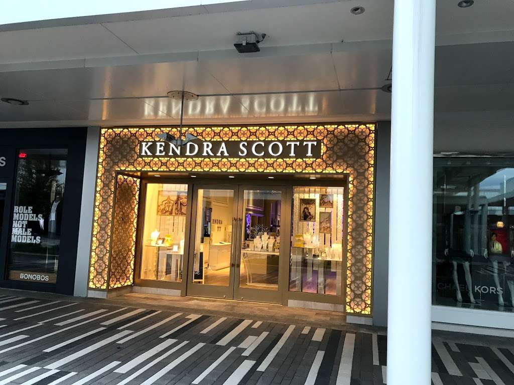 Kendra Scott | 167 Oakbrook Center, Oak Brook, IL 60523, USA | Phone: (630) 686-9110