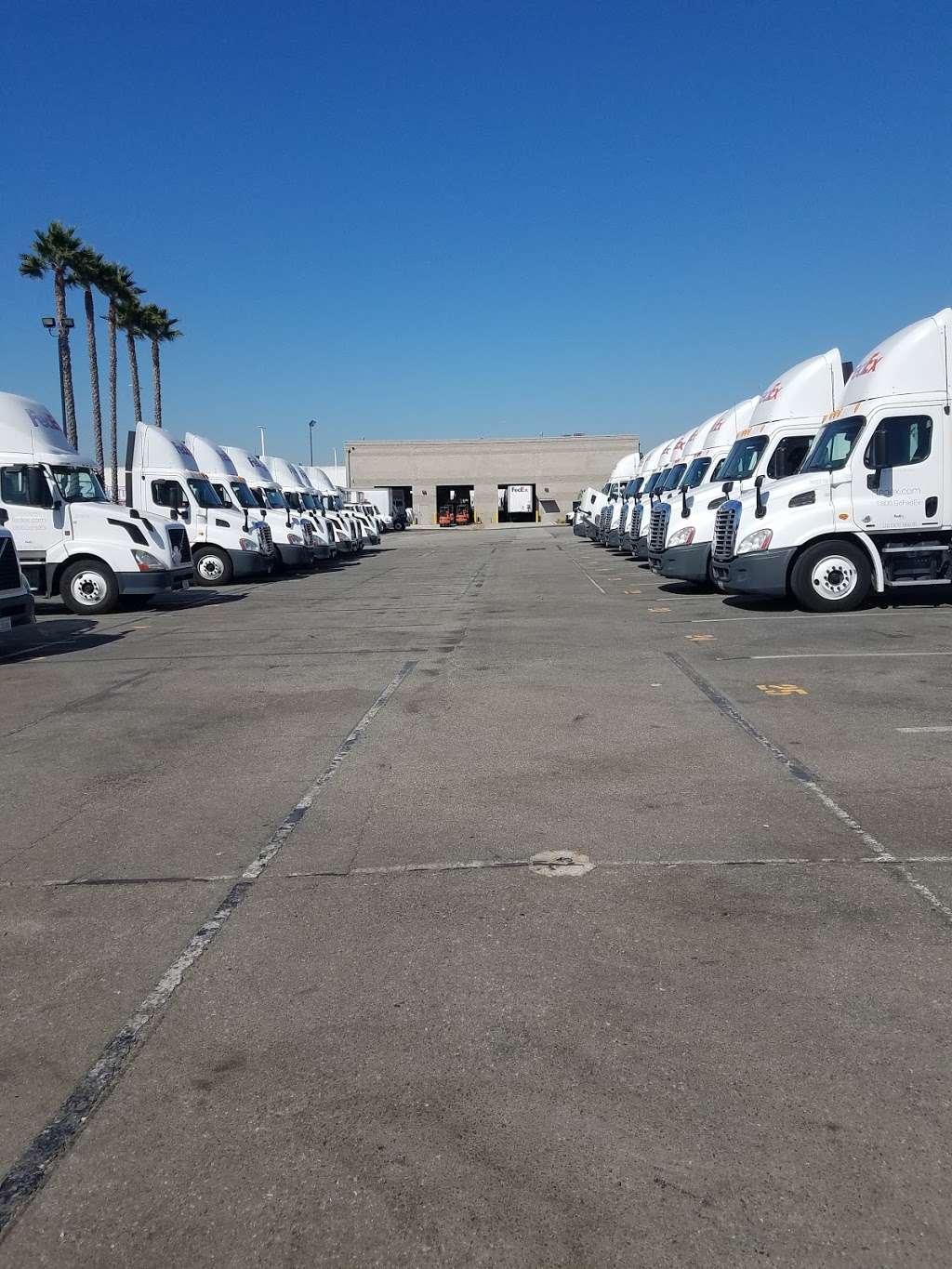 FedEx Ship Center | 201 W Manville St, Compton, CA 90220, USA | Phone: (800) 463-3339